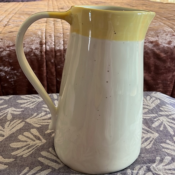 7" x 4.75" x 9.5" - pitcher Never Used - Picture 4 of 9